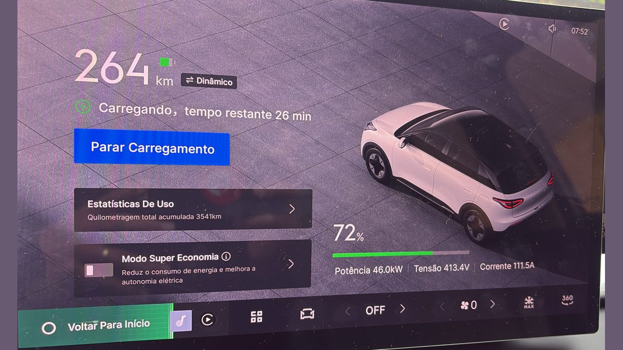 Tela do EX2 a 46 kW com 72% e 264 km no modo Dinâmico