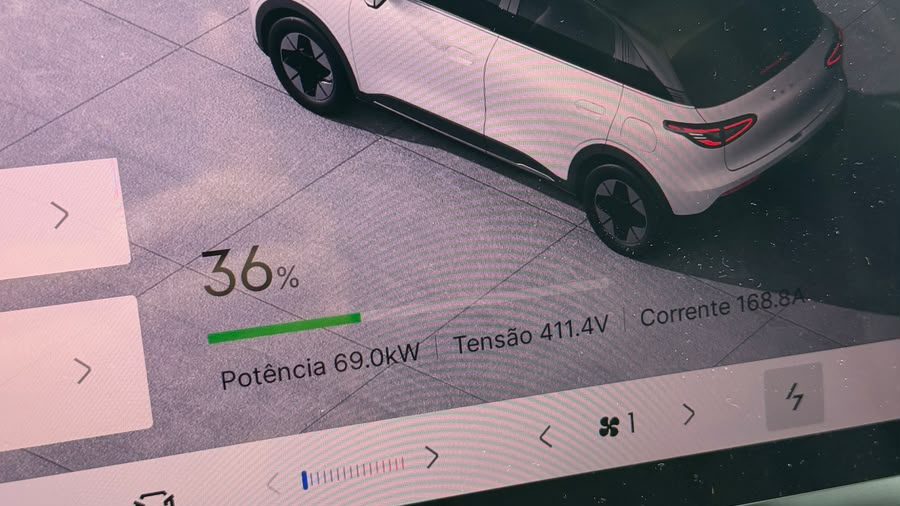 Tela do EX2 em recarga rápida: 69 kW com 36% de bateria